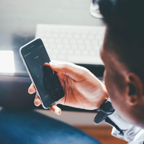 Jak namierzyć zgubiony telefon firmowy? Oto kilka porad!